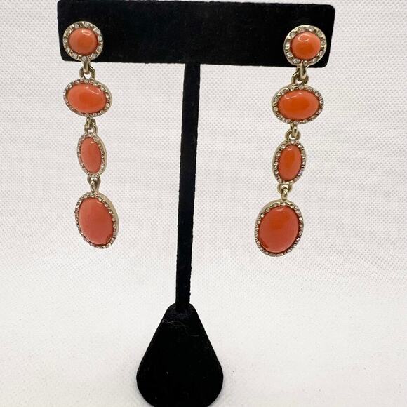 Six pairs of vibrant versatile acrylic and jewel dangle and post earrings - Picture 10 of 12
